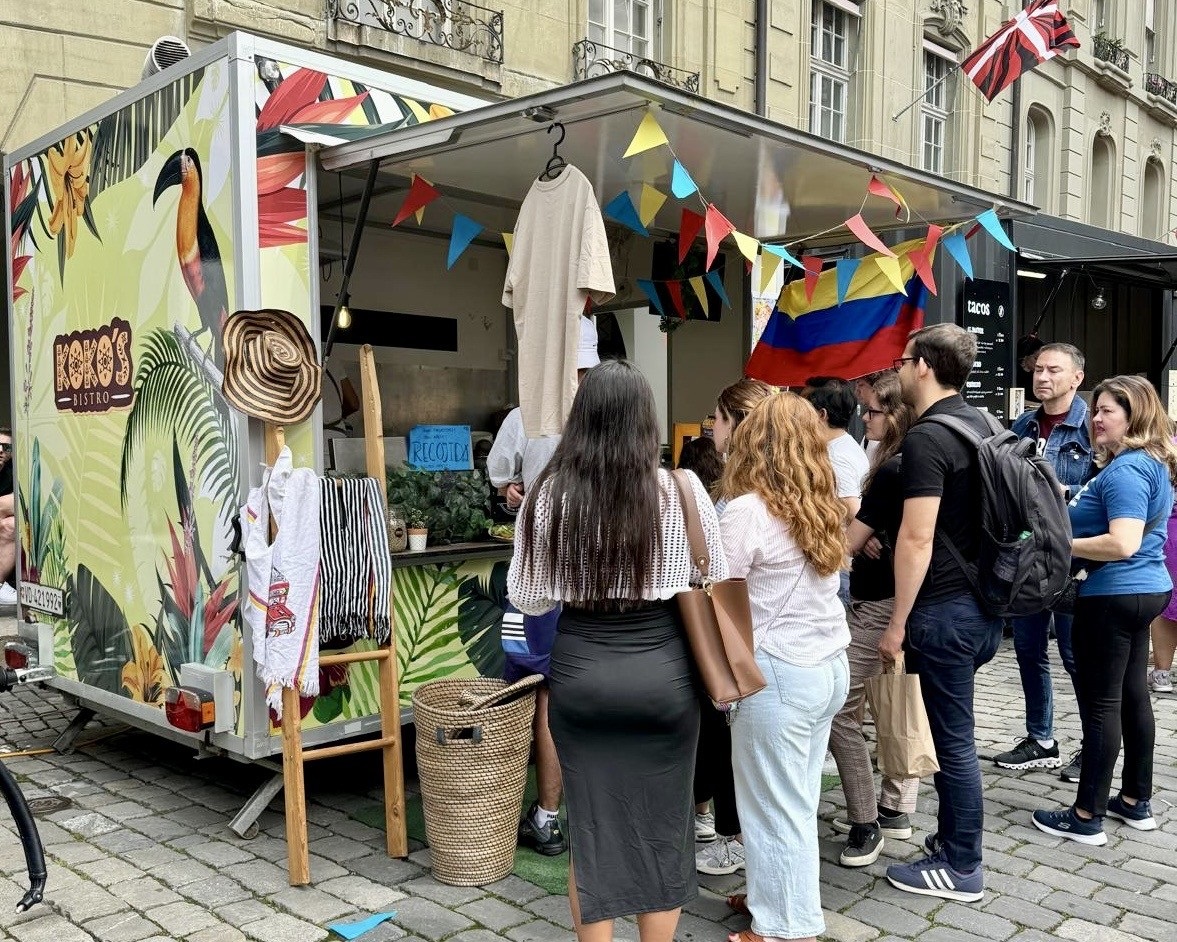 Embajada de Colombia presentó al Grupo Kandáleko en la Segunda Edición del Festival Cultural y Gastronómico Latinoamericano en Berna 